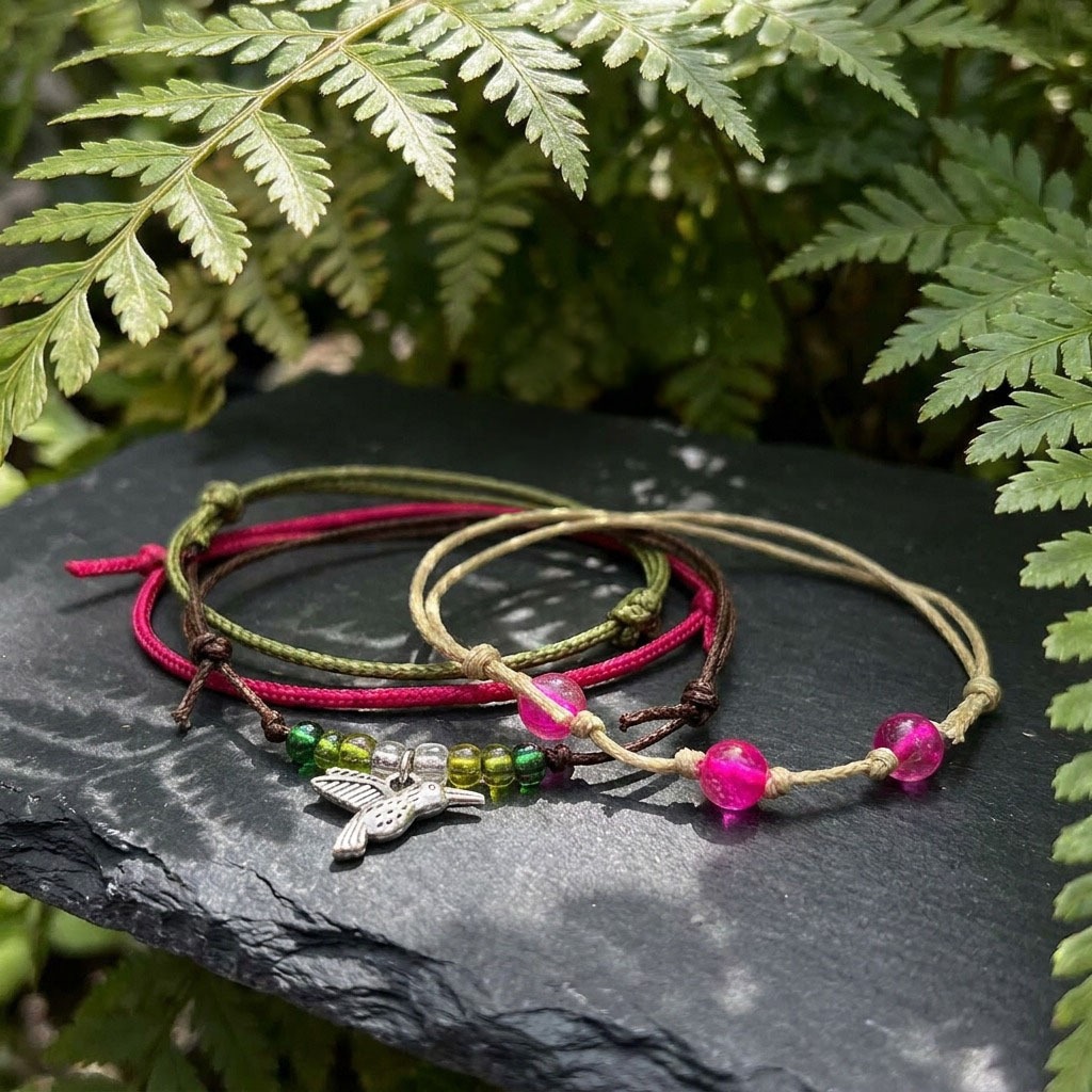 Add a sweet botanical touch to your style with the Hummingbird Bracelet Style Pack and its silver-tone bird charm