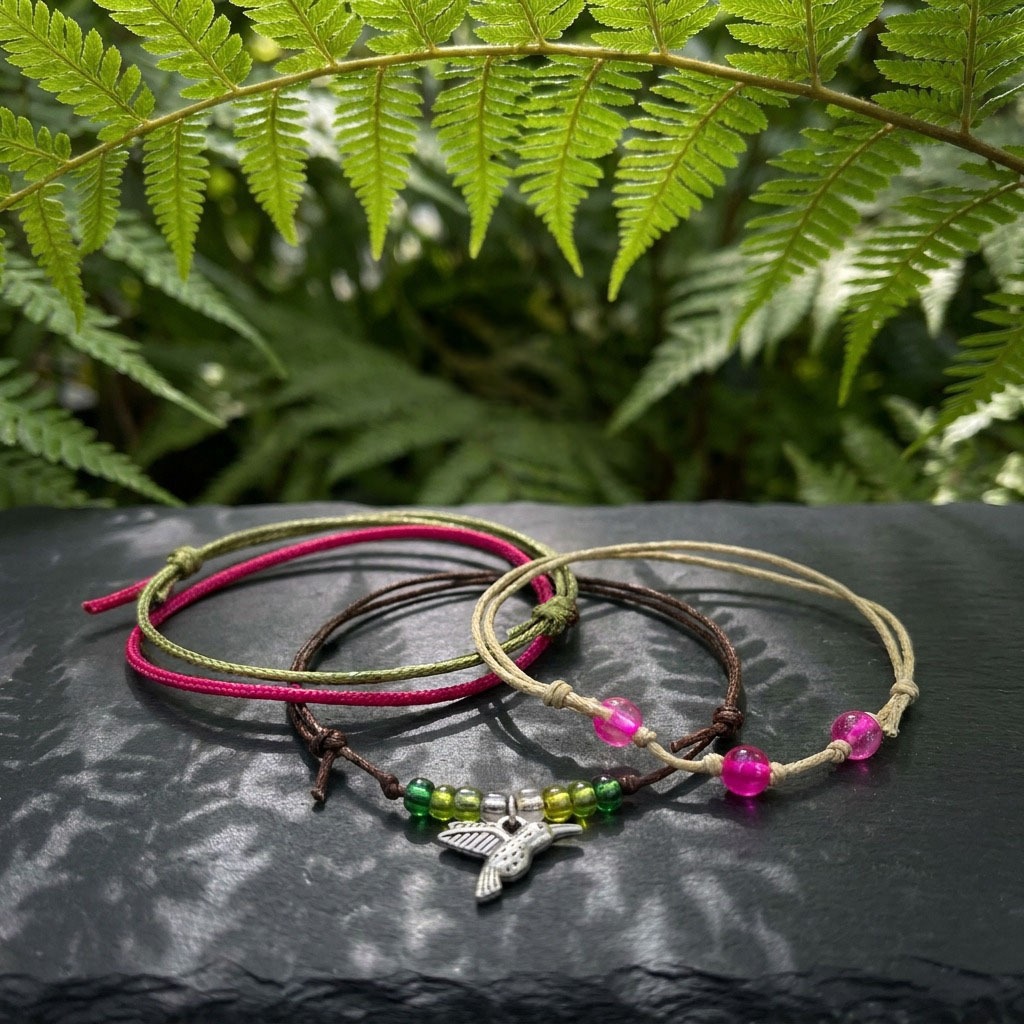 Add a sweet botanical touch to your style with the Hummingbird Bracelet Style Pack and its silver-tone bird charm